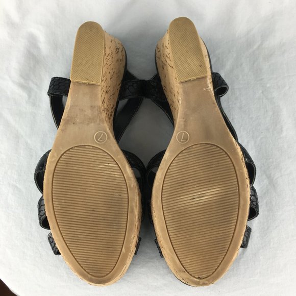 Kelly and Katie Wedge Sandal. Black Size 7 (0073) - Picture 8 of 8